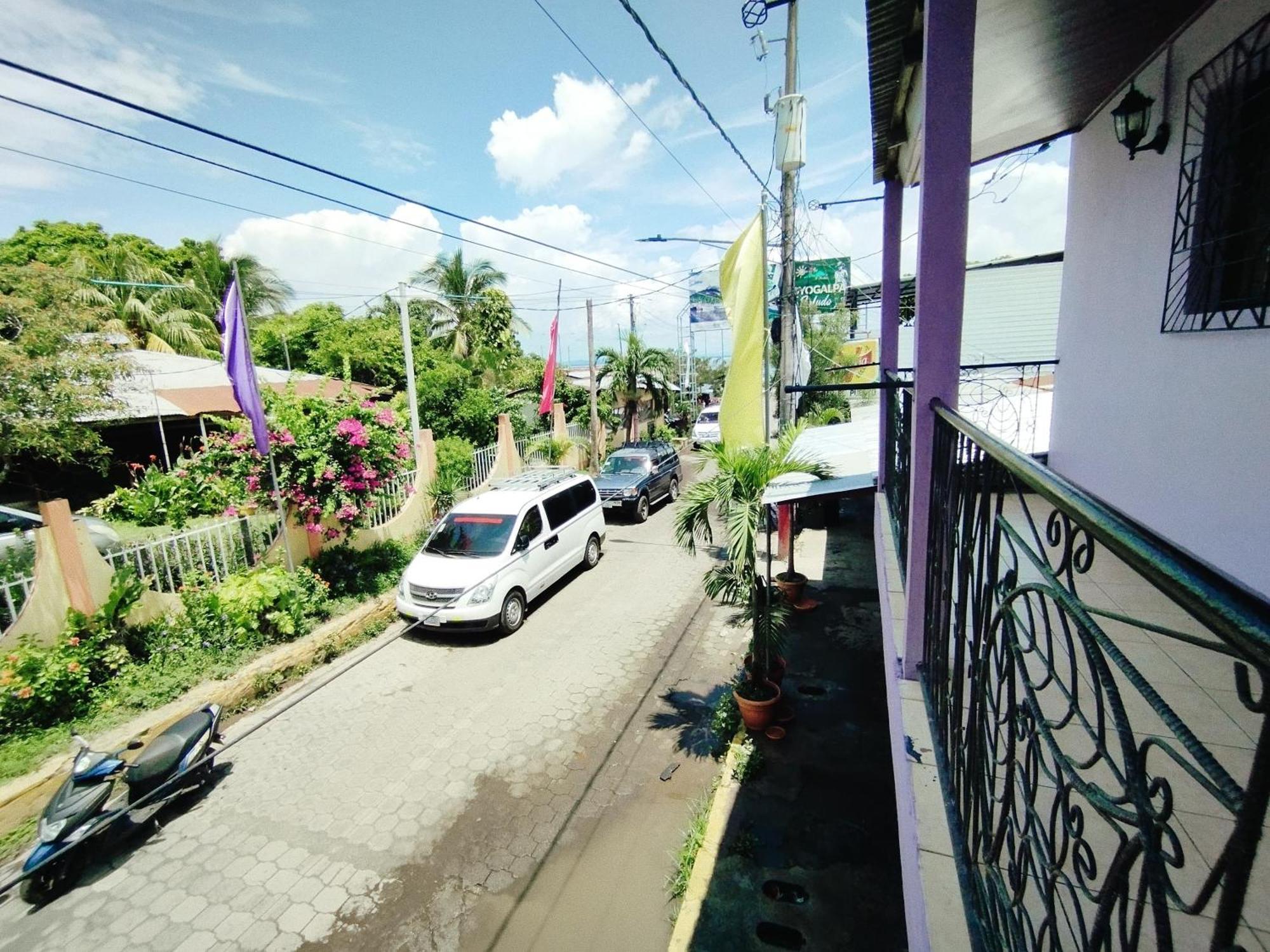 The Landing Hotel And Restaurant Moyogalpa Exterior foto