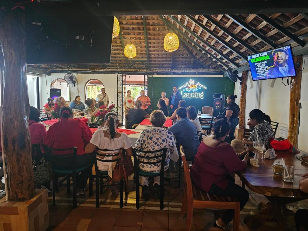 The Landing Hotel And Restaurant Moyogalpa Exterior foto